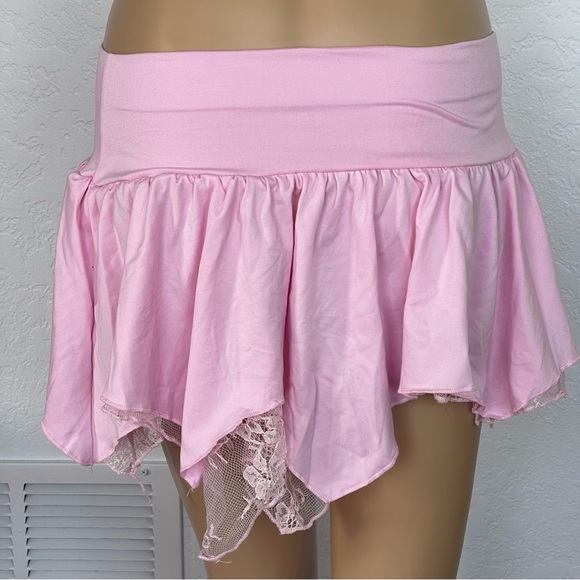 Y2K Light pink asymmetrical lace trim mini skirt - Picture 2 of 11